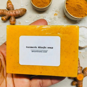 Sabonete artesanal de cúrcuma e ácido kójico